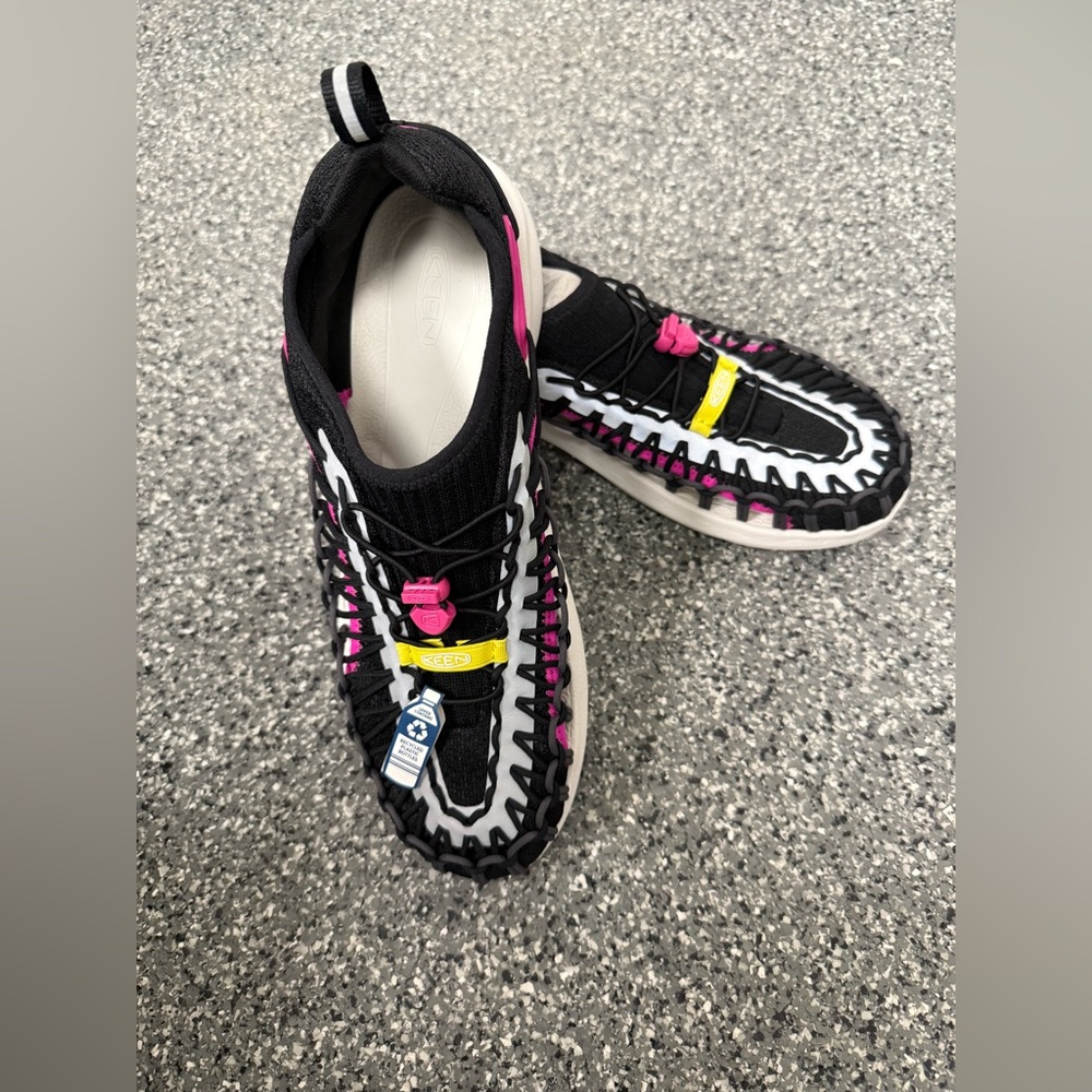 Keen Uneek SNK Women's Black and Pink Sneakers NEW No Box